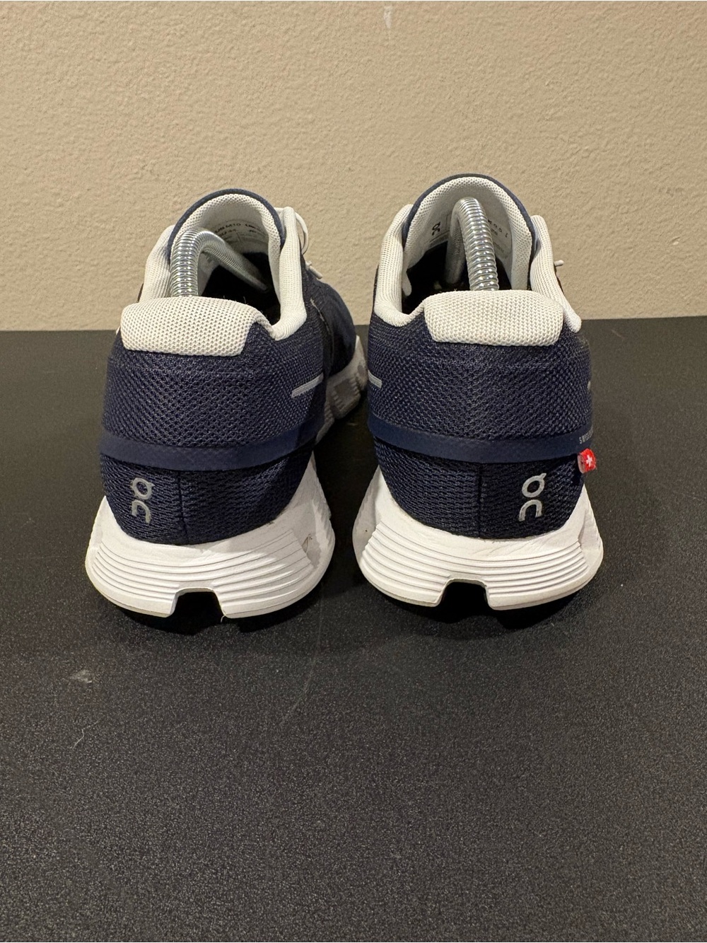 On Cloud Running Shoes Men’s 10 Navy White Cloudtec Sneakers Worn Twice - Picture 9 of 9